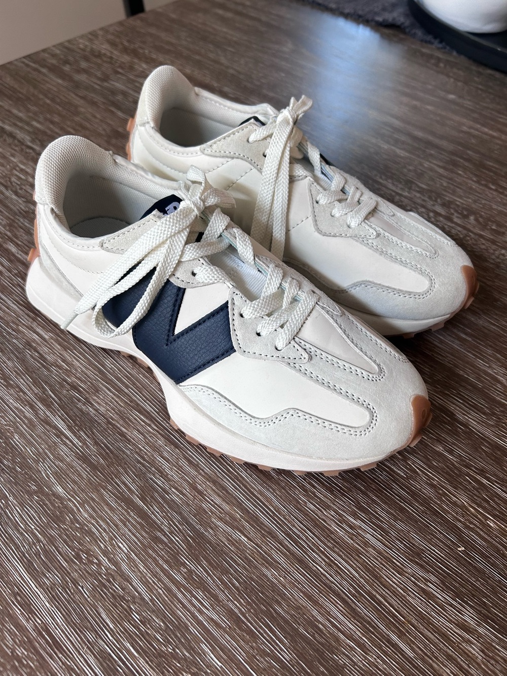 New Balance 327 Women's Sneakers Moonbeam and Navy ~ Size 6.5 - Picture 2 of 8